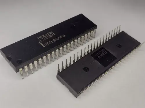 IC INTELAMD DIP-40 P80C31BH.webp