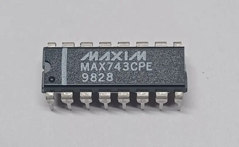 Maxim MAX743CPE Voltage2Switching Regulator PDIP16 x 1pc.webp