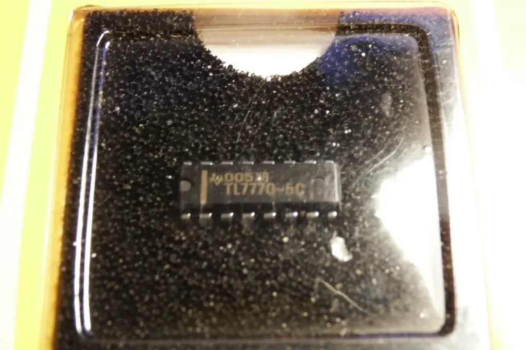 TL7770-5C, Dual Supply Voltage Supervisor 16-Pin, DIL DIP.webp