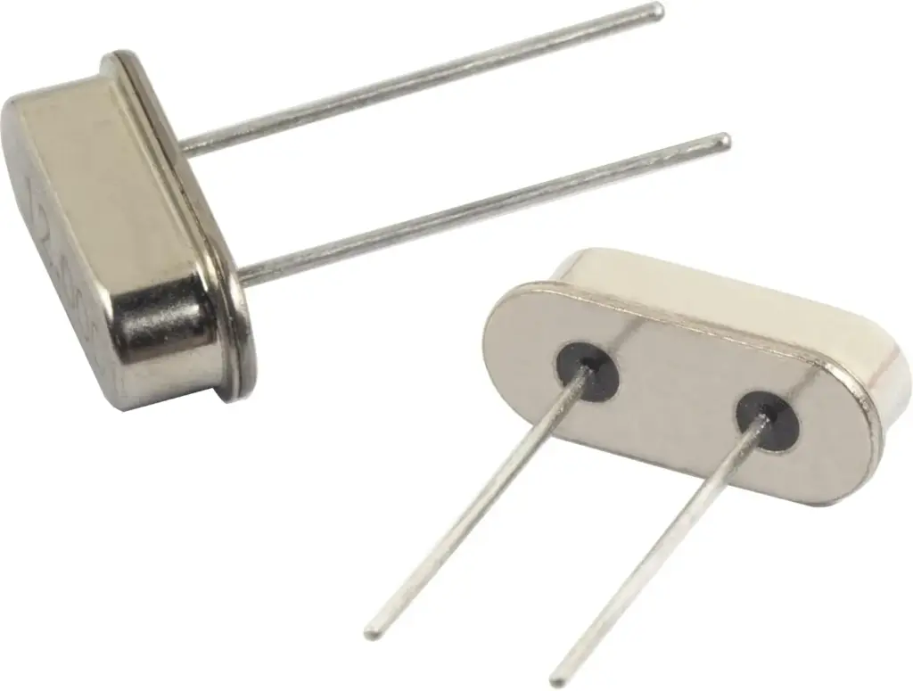 Oscillateur à quartz en boîtier passif HC‑49S à 2 broches, inséré directement, disponible en cinq fréquences couramment utilisées (4 MHz, 8 MHz, 12 MHz, 11,0592 MHz, 16 MHz et 18,432 MHz)